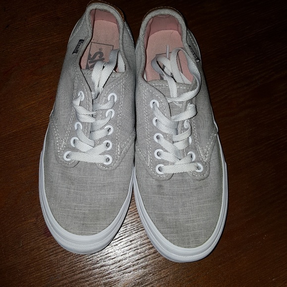 Shoes - Picture 1 of 7